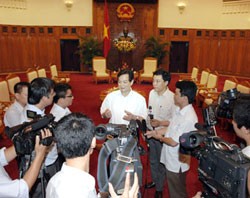 Thủ tướng trả lời phỏng vấn chiều 30/6. Ảnh: Chinhphu.vn