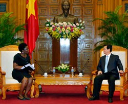 Thủ tướng Chính phủ Nguyễn Tấn Dũng và Giám đốc Quốc gia WB tại Việt Nam Victoria Kwakwa