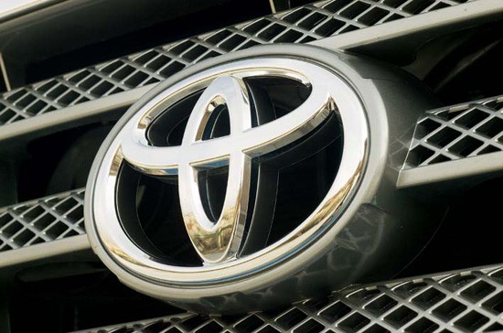 Đồng Yên tăng giá mạnh thời gian qua đã bào mòn lợi nhuận của nhiều nhà xuất khẩu Nhật Bản, trong đó có hãng xe Toyota.