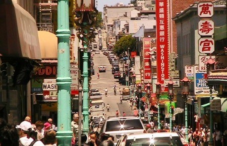 Một khu phố sầm uất của người Hoa tại Mỹ - Ảnh: Elki/ USA Pictures.