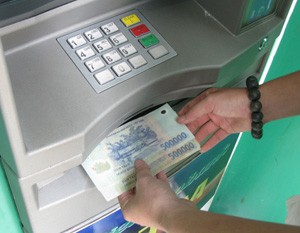 Ngân hàng Nhà nước đề nghị người dân cảnh giác với phương thức lừa chuyển tiền vào tài khoản ATM 