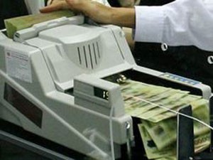 Fitch: Hệ thống ngân hàng Việt Nam dễ tổn thương trước các cú sốc