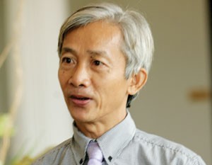 GS.TS. Trần Ngọc Thơ, Trưởng khoa Tài chính doanh nghiệp, Trường Đại học Kinh tế TP. HCM, Thành viên Hội đồng bình chọn BCTN năm 2013