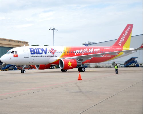 Máy bay mới của VietJetAir về sân bay Tân Sơn Nhất sáng 27/9. 