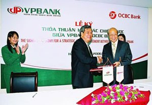 Cái bắt tay giữa VPBank và OCBC vào tháng 3/2006