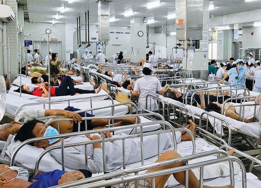 Số lượng bệnh nhân tăng nhanh, nhưng Bệnh viện Chợ Rẫy (TP.HCM) đang trong tình trạng thiếu thuốc điều trị.