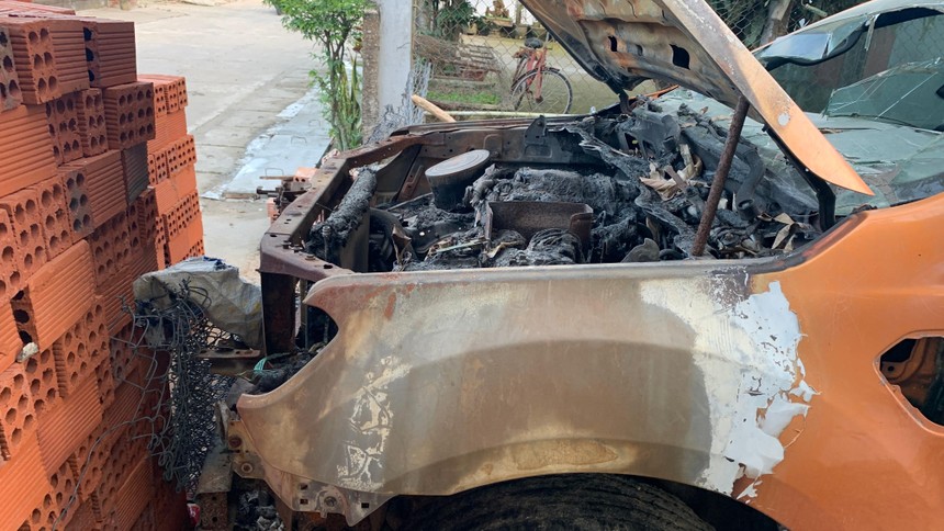 Xe Ford Ranger mang biển kiểm sát 92C-100.39 bị cháy vào ngày 16/7/2019 tại huyện Núi Thành, tỉnh Quảng Nam 
