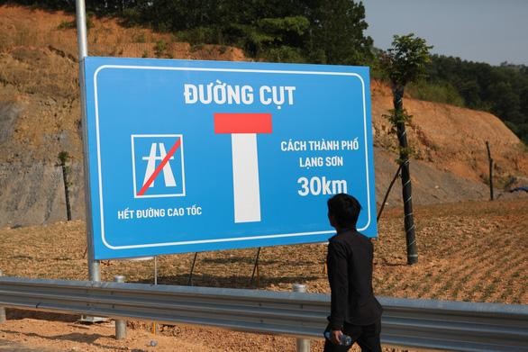Việc không thể hoàn thành đoạn cao tốc Hữu Nghị - Chi Lăng đã khiến cao tốc Hà Nội - Lạng Sơn phải dừng cách TP. Lạng Sơn 30 km, cách cửa khẩu Hữu Nghị 45 km.