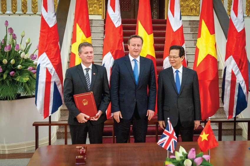Ngày 29/7/2015, tại Hà Nội, Prudential đã nhận chứng nhận đầu tư của Bộ Tài chính cho khối lượng kỷ lục trái phiếu chính phủ trị giá 3.200 tỷ đồng, kỳ hạn 20 năm trước sự chứng kiến của Thủ tướng Chính phủ Việt Nam và Thủ tướng Vương quốc Anh