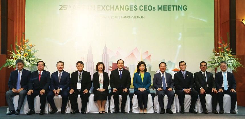 Lãnh đạo các sở giao dịch chứng khoán châu Á hội tụ tại Hà Nội năm 2016 cùng lãnh đạo ngành chứng khoán bàn thảo khả năng hợp tác, hội nhập và phát triển