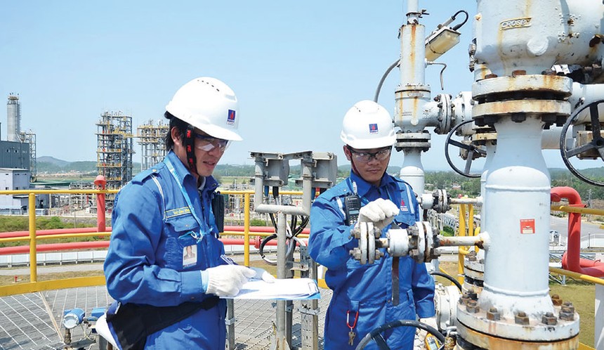 Tại Nhà máy Lọc dầu Dung Quất, các kỹ sư Việt Nam đang dần dần thay thế được “chất xám” ngoại