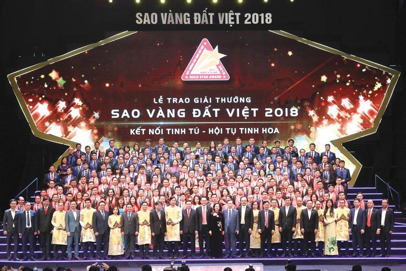 Vinh danh doanh nghiệp Top 200 Sao Vàng đất Việt 2018. Ảnh: Chí Cường