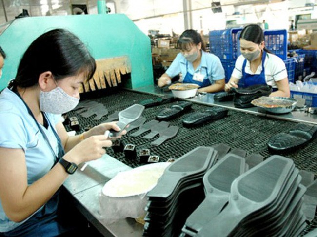 Đại diện Lefaso cho biết, ngành da giày vẫn gặp khó khăn lớn bởi chưa chủ động được nguồn cung ứng da nguyên liệu, do phụ thuộc nhập khẩu.
