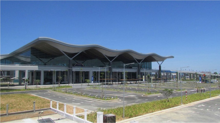 Sân bay quốc tế Cam Ranh liên tục được mở rộng, nâng cấp. Đường băng số 2 sắp được khai thác