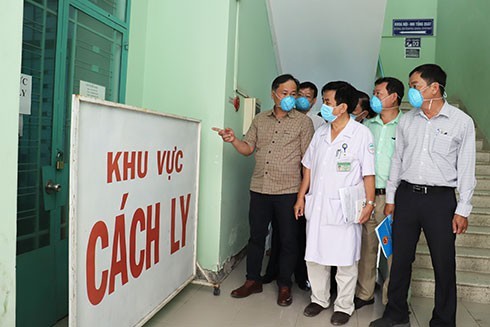Đoàn công tác của UBND tỉnh Khánh Hòa kiểm tra một khu cách ly tại Bệnh viện Bệnh nhiệt đới Khánh Hòa