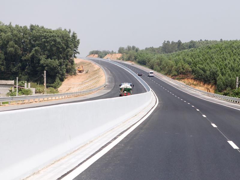 Lưu lượng xe trên tuyến cao tốc Bắc Giang - Lạng Sơn thấp hơn nhiều so với dự kiến của chủ đầu tư. Ảnh: Đ.T