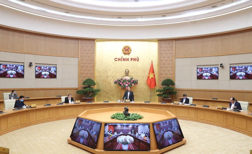 Thủ tướng Nguyễn Xuân Phúc chủ trì một cuộc họp của Chính phủ (Ảnh: VGP)