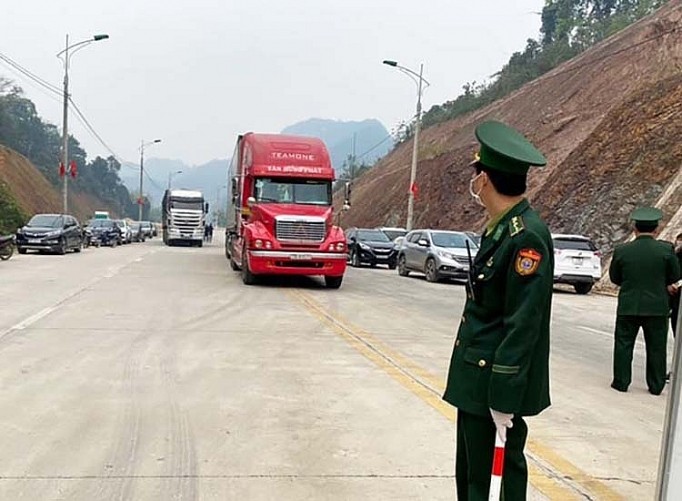 Việt Nam - Trung Quốc đạt thỏa thuận khôi phục thời gian làm thủ tục thông quan tại cửa khẩu Tân Thanh