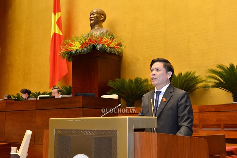 Bộ trưởng Bộ Giao thông - Vận tải Nguyễn Văn Thể phát biểu tại Quốc hội.