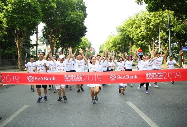 Gần 2.300 người tham gia giải chạy từ thiện của SeABank
