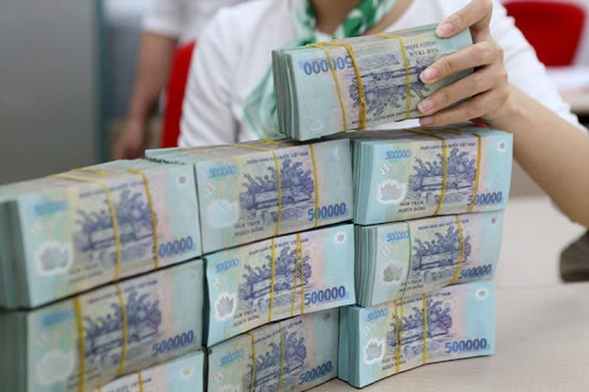 Lãi suất giảm mạnh, tiền gửi vào ngân hàng vẫn lập kỷ lục lên mức 12,68 triệu tỷ đồng