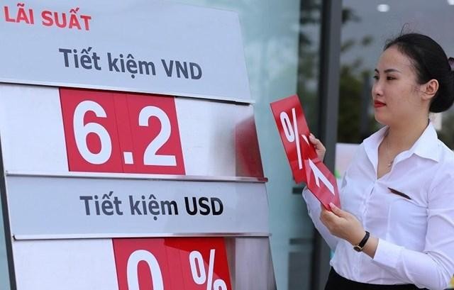 Lãi suất tiết kiệm bật tăng cuối năm 2021