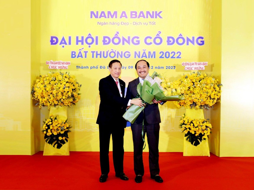 Ông Trần Ngô Phúc Vũ (bìa phải) - tân Chủ tịch Hội đồng quản trị Nam A Bank