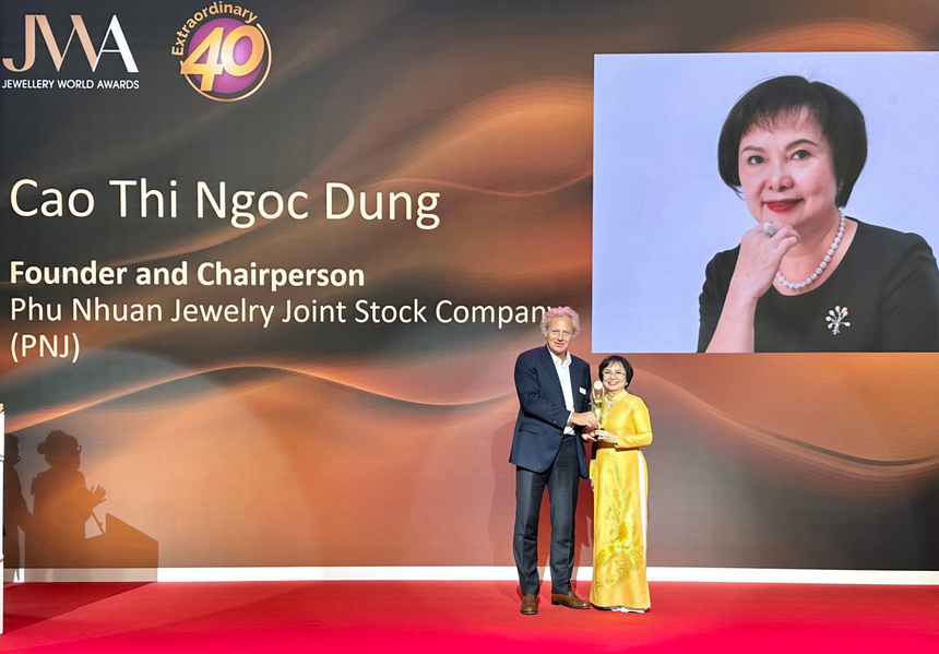 Bà Cao Thị Ngọc Dung, Chủ tịch HĐQT PNJ được vinh danh là một trong 40 biểu tượng xuất sắc nhất (Extraordinary 40) ngành kim hoàn thế giới. Ảnh: Hoài Anh
