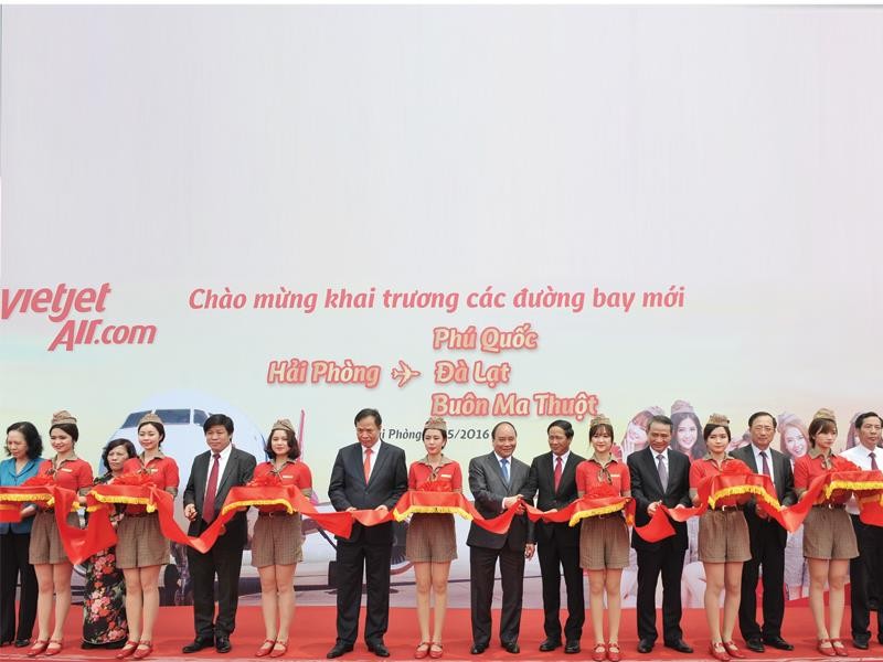 Lễ khánh thành sân bay Cát Bi và mở thêm 3 đường bay mới với sự tham dự của Thủ tướng Chính phủ Nguyễn Xuân Phúc.