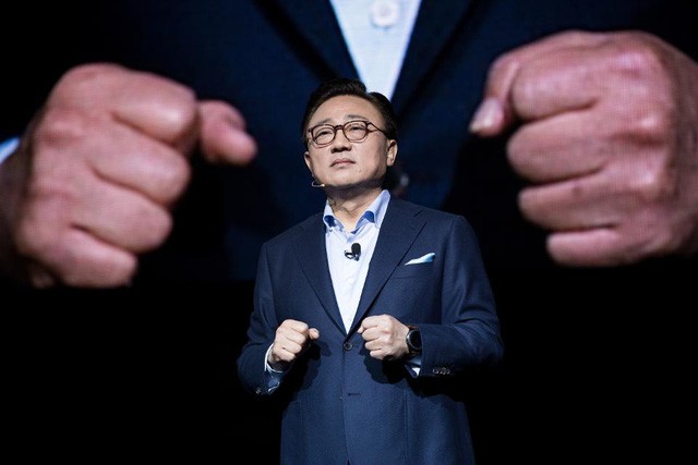 DJ Koh, Giám đốc bộ phận di động của Samsung, nói về sản phẩm mới của mình.