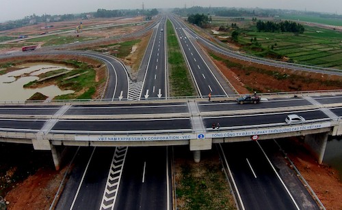 Hôm nay Chính phủ trình Quốc hội chủ trương xây dựng một số đoạn đường bộ cao tốc trên tuyến Bắc - Nam phía Đông giai đoạn 2017-2020. Ảnh: C.T.V