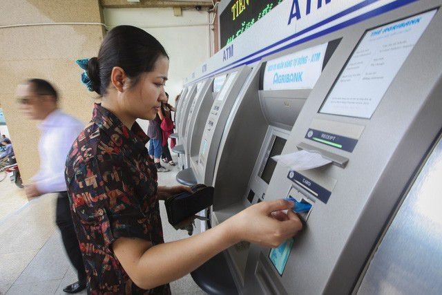 gân hàng Nhà nước (NHNN) yêu cầu NHNN chi nhánh tỉnh, thành phố kịp thời xử phạt vi phạm hành chính đối với những trường hợp máy ATM thiếu tiền, không hoạt động do lỗi chủ quan của ngân hàng (ảnh minh họa).