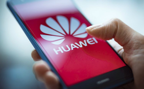 Smartphone Huawei trong tương lai có thể không còn sử dụng Android. Ảnh: CNN.