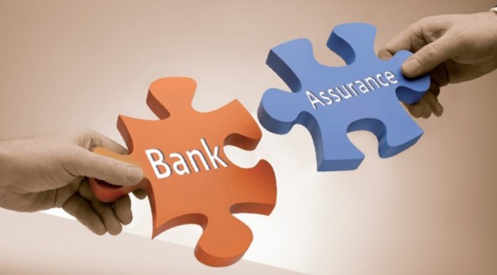 Xử lý nghiêm các ngân hàng 'ép' khách hàng mua bảo hiểm