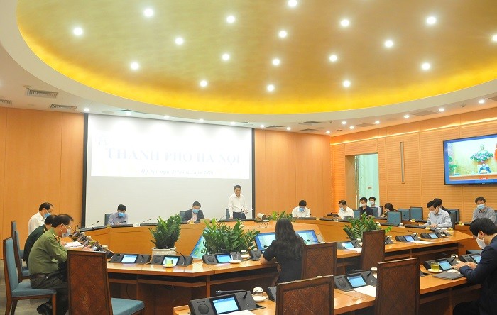 Chủ tịch UBND TP Nguyễn Đức Chung báo cáo tại điểm cầu Hà Nội.