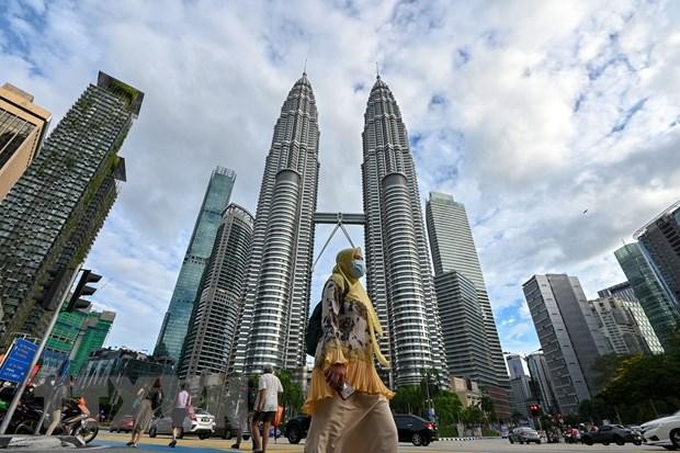 Người dân đeo khẩu trang phòng lây nhiễm COVID-19 tại Kuala Lumpur, Malaysia, ngày 11/1/2021. (Ảnh: THX/TTXVN).