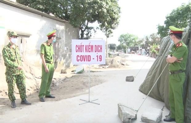 Một chốt kiểm soát dịch COVID-19 tại Hưng Yên. (Ảnh: Đinh Tuấn/TTXVN).