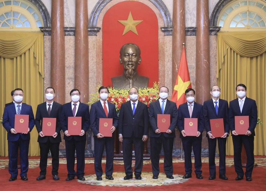 Chủ tịch nước Nguyễn Xuân Phúc trao Quyết định bổ nhiệm 8 Đại sứ, Trưởng cơ quan đại diện Việt Nam ở nước ngoài.