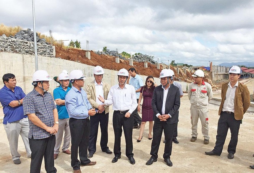 Chủ tịch UBND tỉnh Đắk Lắk, ông Phạm Ngọc Nghị làm việc với nhà đầu tư đang triển khai dự án trên địa bàn tỉnh.