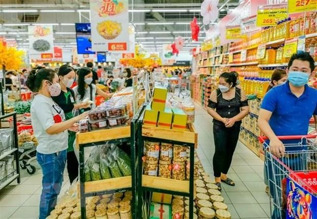 Người dân mua sắm Tết tại một siêu thị ở quận Cái Răng, thành phố Cần Thơ. (Ảnh:Thanh Liêm/TTXVN).