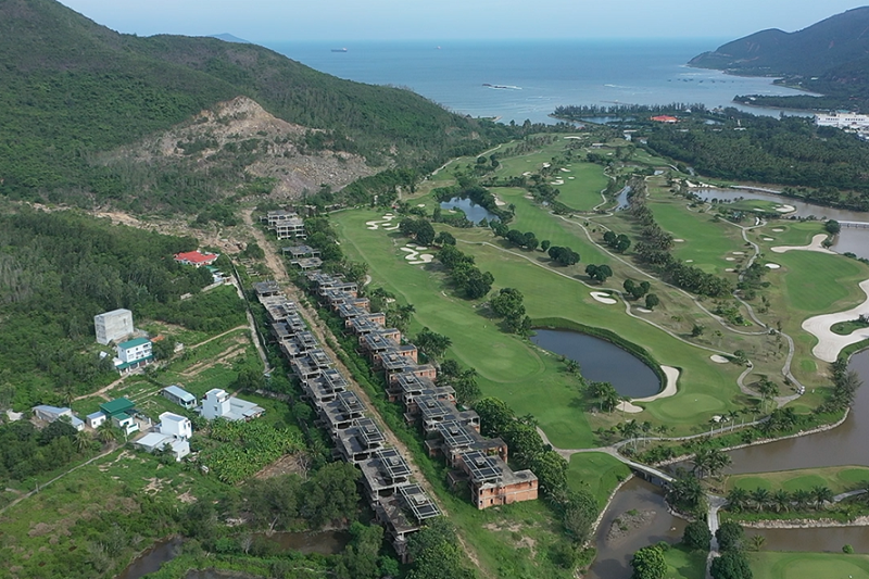 Sân golf bên trong Dự án Khu du lịch và giải trí Sông Lô, xã Phước Đồng, Nha Trang, Khánh Hòa. Ảnh: Nhiệt Băng.