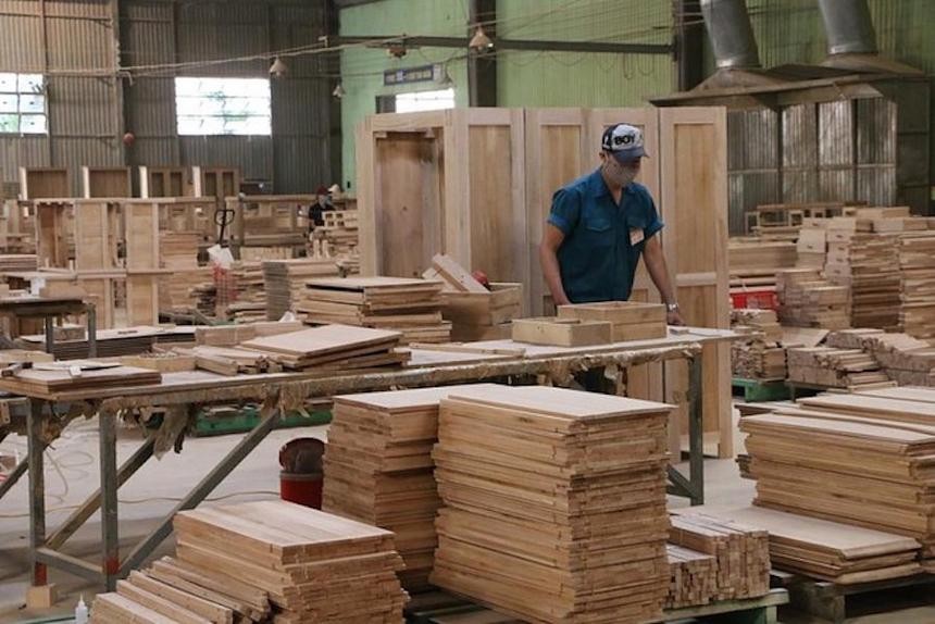 Bộ Thương mại Mỹ từ chối bản bình luận của 40 doanh nghiệp tủ gỗ Việt Nam trong vụ việc điều tra xem xét tủ gỗ xuất sang Mỹ có sử dụng các bộ phận nhập khẩu từ Trung Quốc hay không.