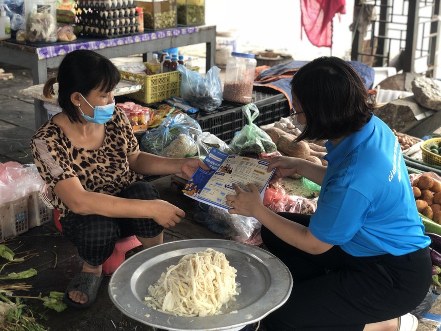 Hộ nghèo, cận nghèo thuộc quận Long Biên, Hà Nội sẽ được hỗ trợ toàn bộ tiền đóng bảo hiểm xã hội tự nguyện