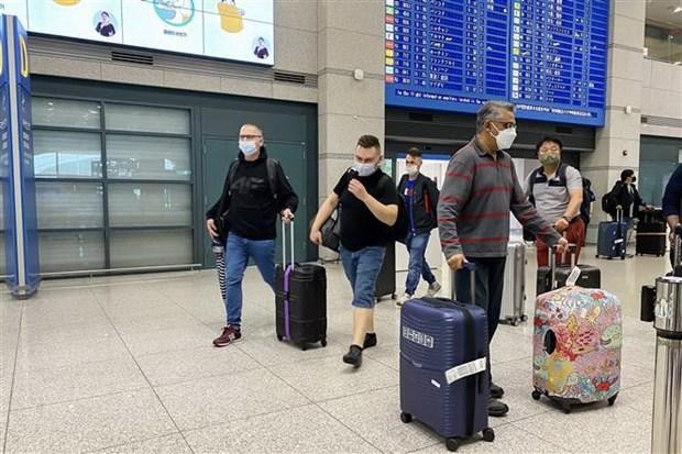 Khách nước ngoài nhập cảnh Hàn Quốc tại Sân bay Quốc tế Incheon. (Ảnh: Anh Nguyên/TTXVN)