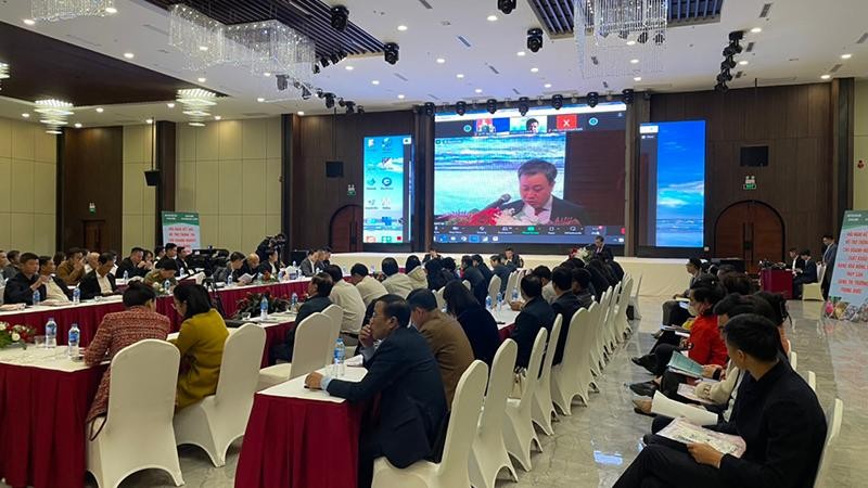 Có hơn 130 doanh nghiệp đầu tư, sản xuất, kinh doanh, phân phối và xuất nhập khẩu trong và ngoài tỉnh đang có hoạt động xuất nhập khẩu qua địa bàn tỉnh Quảng Ninh đã tham gia Hội nghị.