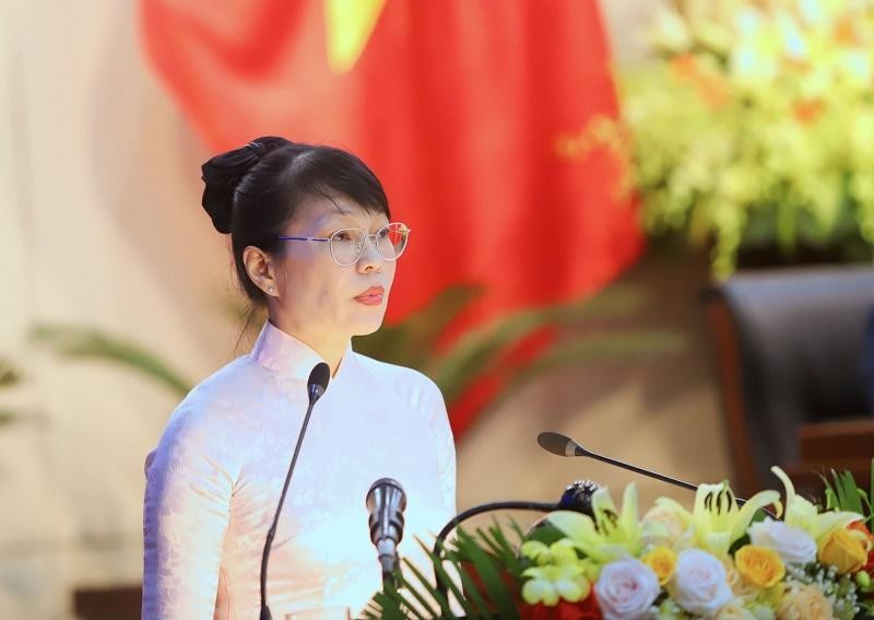 Bà Trần Thị Thanh Tâm, Giám đốc Sở Kế hoạch và Đầu tư Đà Nẵng trả lời các câu hỏi của đại biểu.