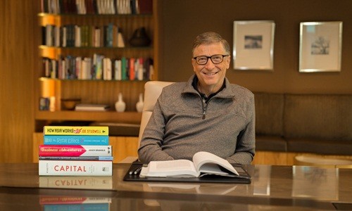 Bill Gates là người nổi tiếng thích đọc sách. Ảnh: Gatesnotes