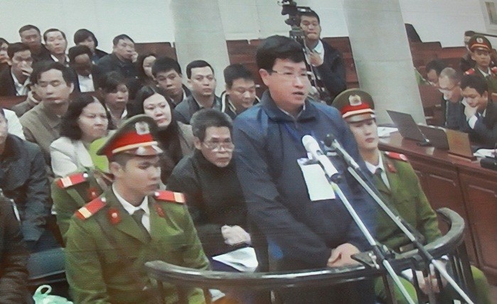 Bị cáo Lê Minh Hiếu trả lời trước tòa