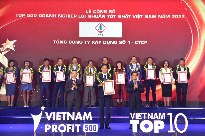 Ông Lê Bảo Anh - Phó tổng giám đốc Tổng Công ty Xây dựng số 1 - CTCP (CC1) đại diện Công ty nhận giải.