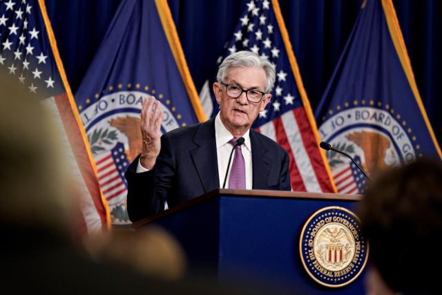 Chủ tịch Fed Powell: Lạm phát đang giảm bớt, nhưng lãi suất vẫn có khả năng tăng